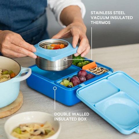Person putting the thermal cup inside the bento lunch box