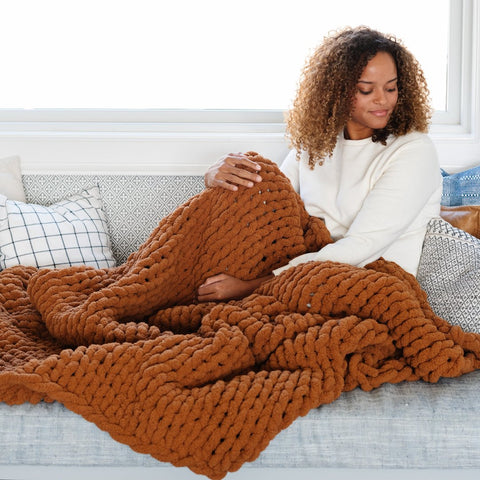 women wrapped in a brown saranoni chunky blanket