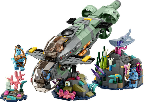 Avatar Mako Submarine built. It is green and grey with yellow accents. What’s in the box – Includes all you need to create a toy Avatar Mako submarine, 3 Pandoran ocean coral settings including a cave, and Neteyam, Ao’nung, Spider and RDA Quaritch minifigures