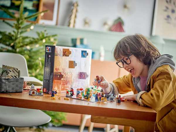 Child playing with the advent pieces